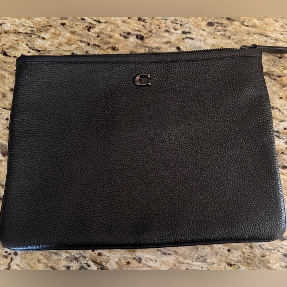 Coach Essentials Pouch 28